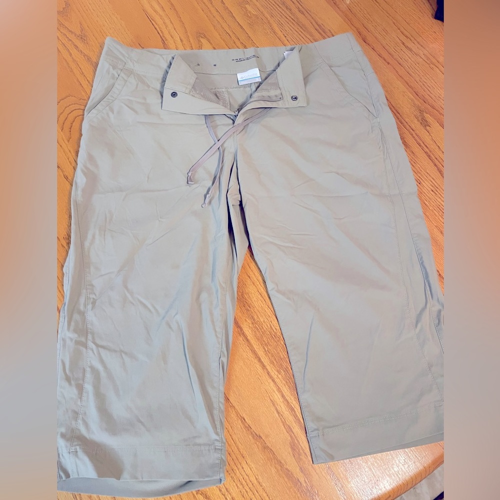 Columbia Omni- Capris- lightweight, gently used